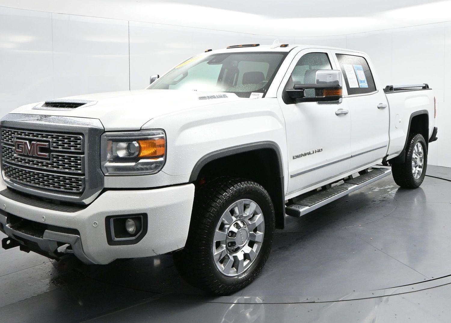 Used 2019 Summit White GMC Denali image 3