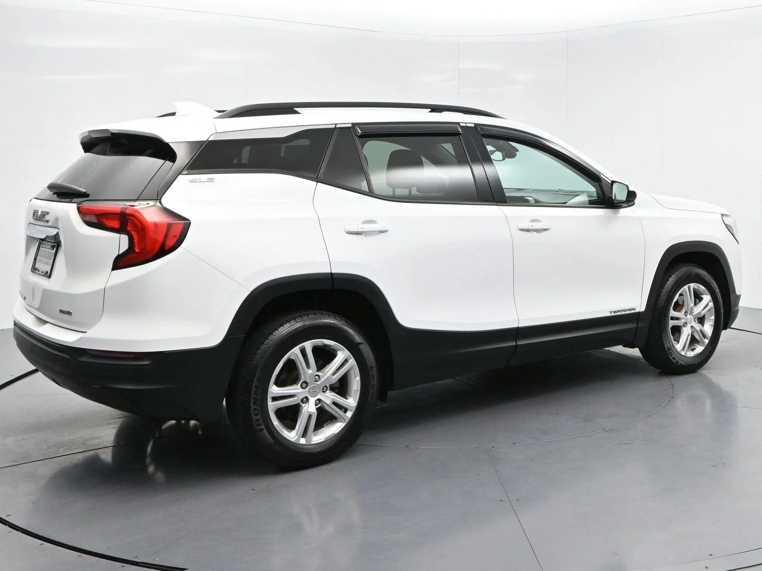 Used 2020 Summit White GMC SLE image 7