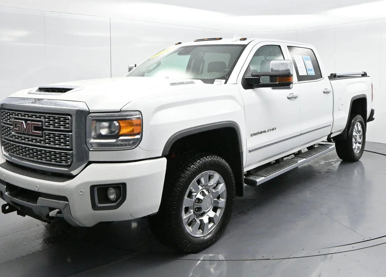 Used 2019 Summit White GMC Denali image 3