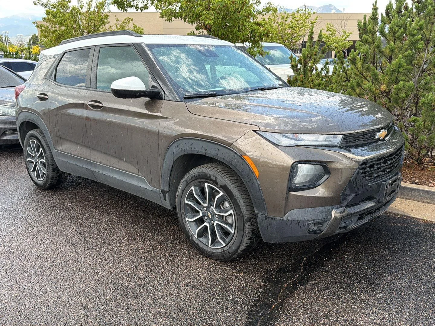 Used 2022 Zeus Bronze Metallic Chevrolet ACTIV image 3