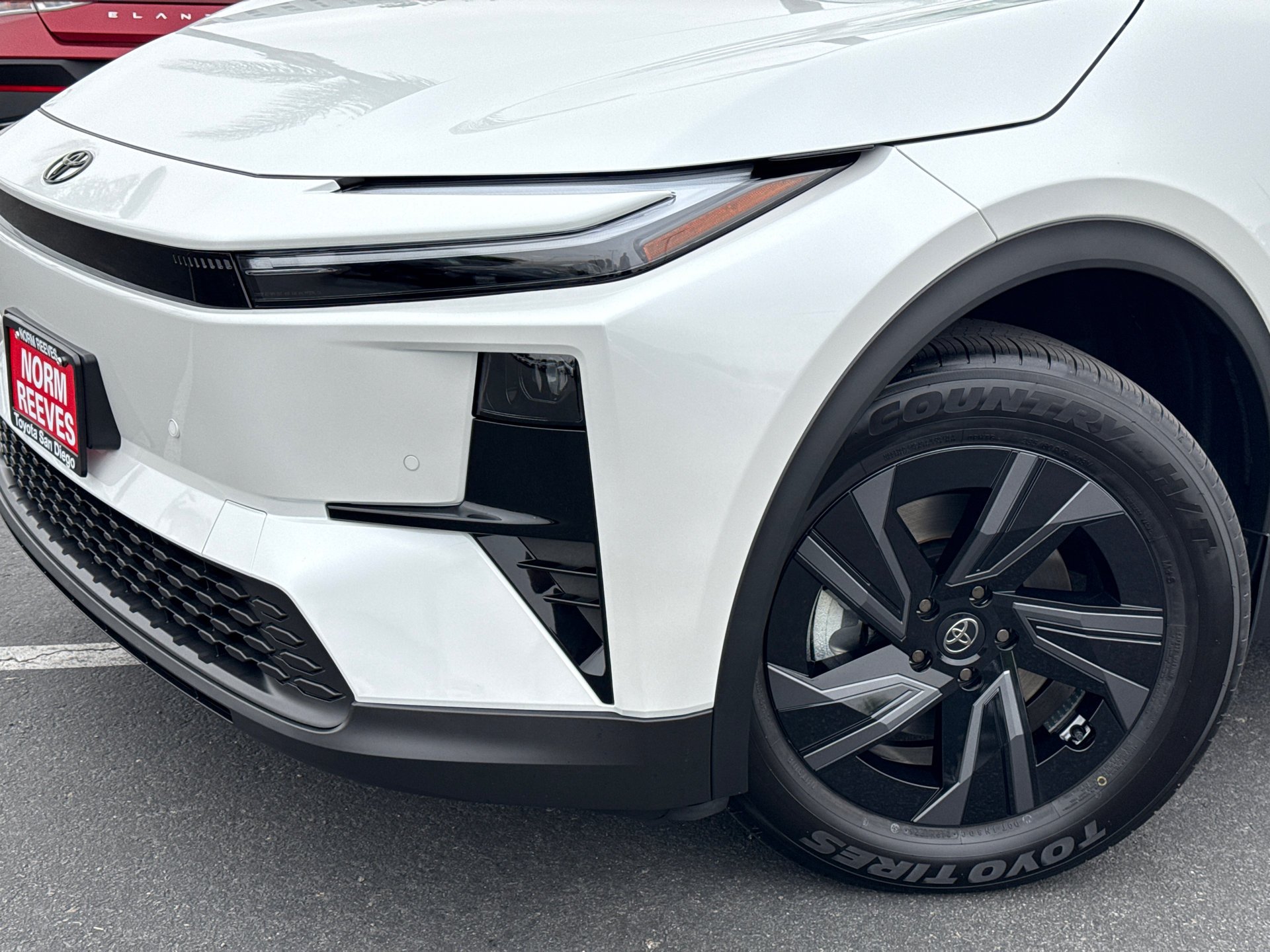 New 2026 Wind Chill Pearl <sup>1</sup> Toyota  SE image 3