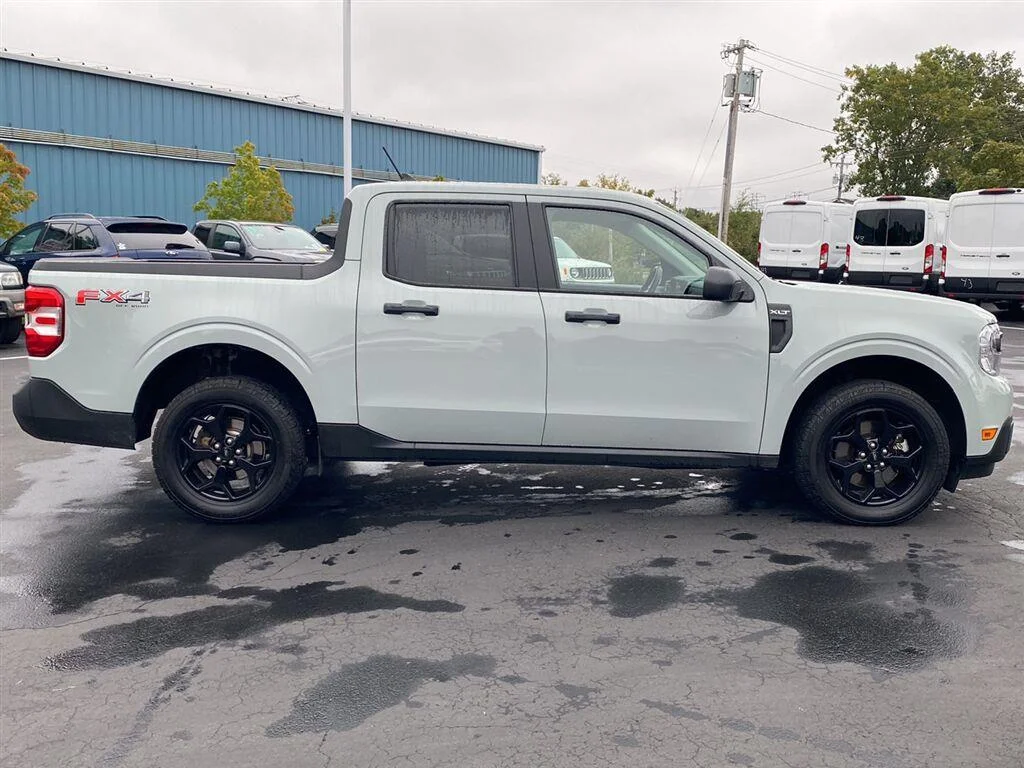 Used 2022 Oxford White Ford XLT image 11