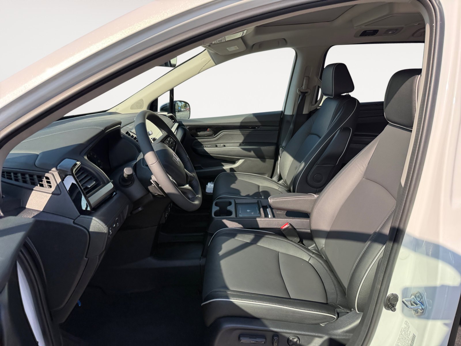 New 2026 Platinum White Pearl Honda Touring image 10