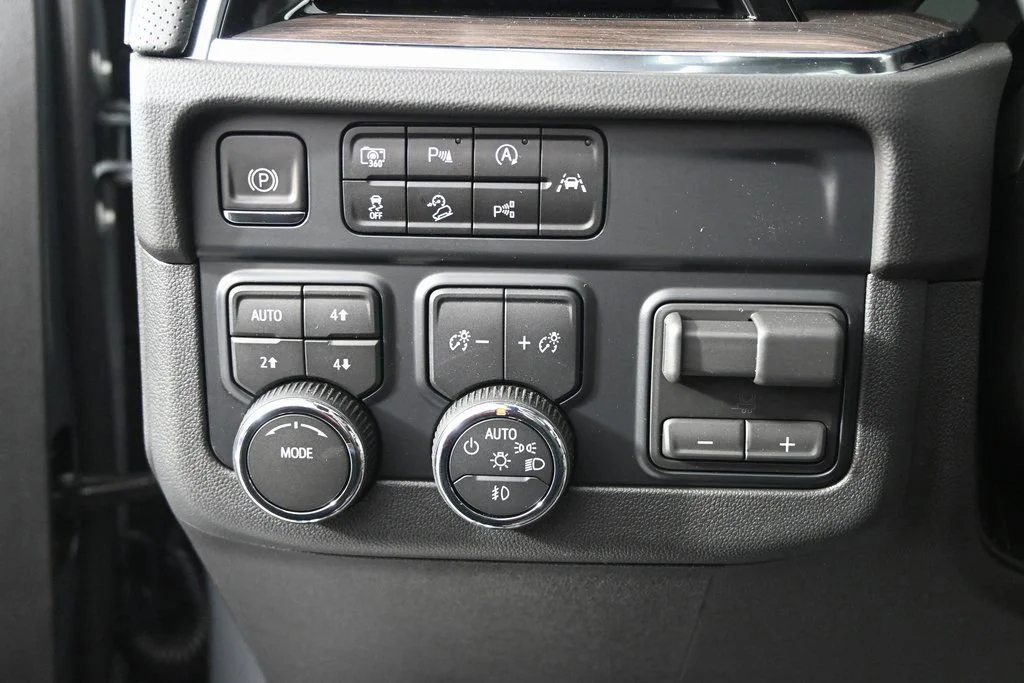 2026 Chevrolet Suburban Premier - Photo 25