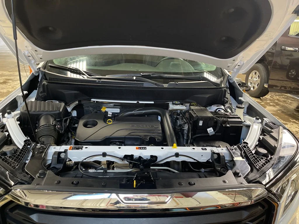 Used 2024 White GMC SLE image 9