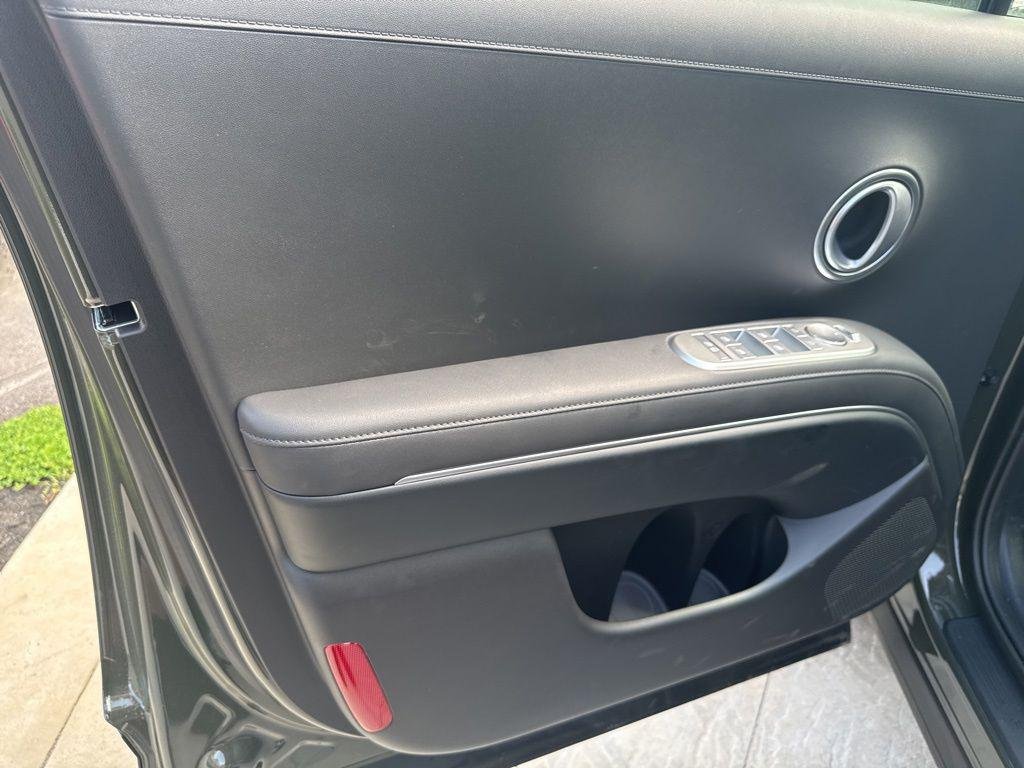 New 2026 Silver Hyundai SEL 8P image 9
