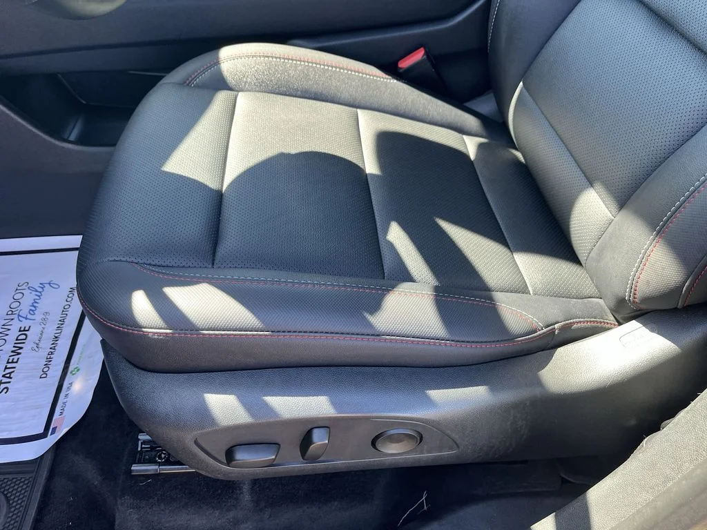 Used 2025 Red Chevrolet Z71 image 12