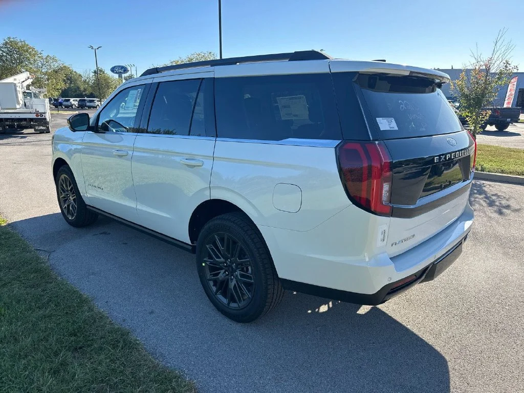 New 2027 White Ford Platinum image 10