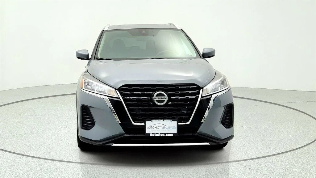Used 2021 Boulder Gray Pearl Nissan SV FWD image 2