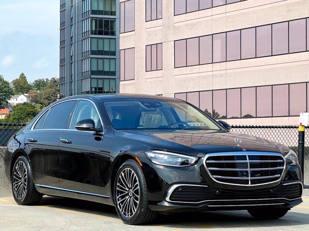 Certified Used 2024 Black Mercedes-Benz S 580e image 1