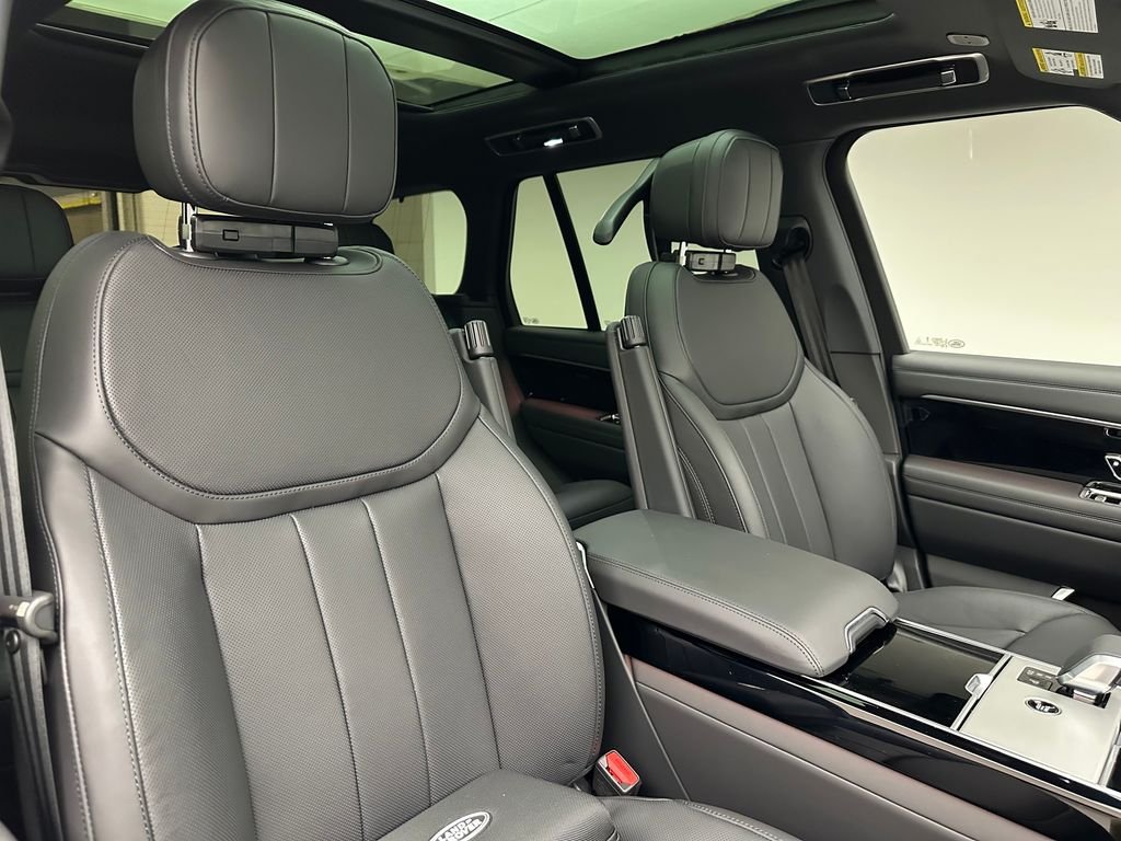 New 2026 Eiger Grey Metallic Land Rover SE image 6