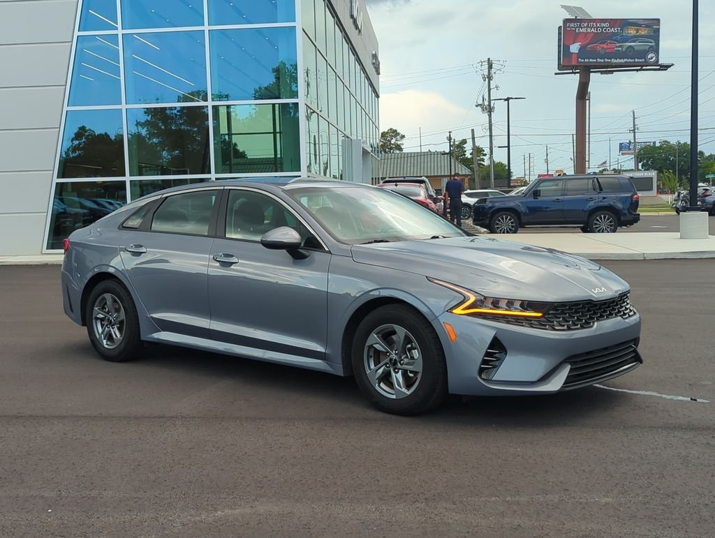 Used 2022 Silver Kia LXS image 9