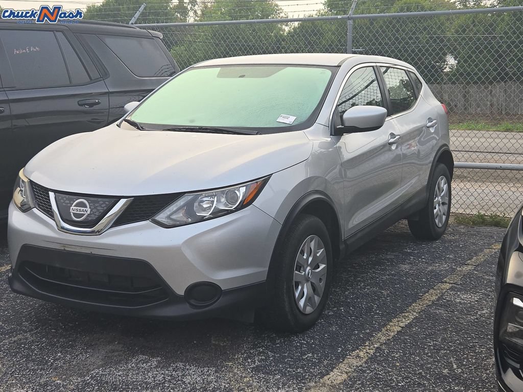 Used 2018 Silver Nissan S image 3