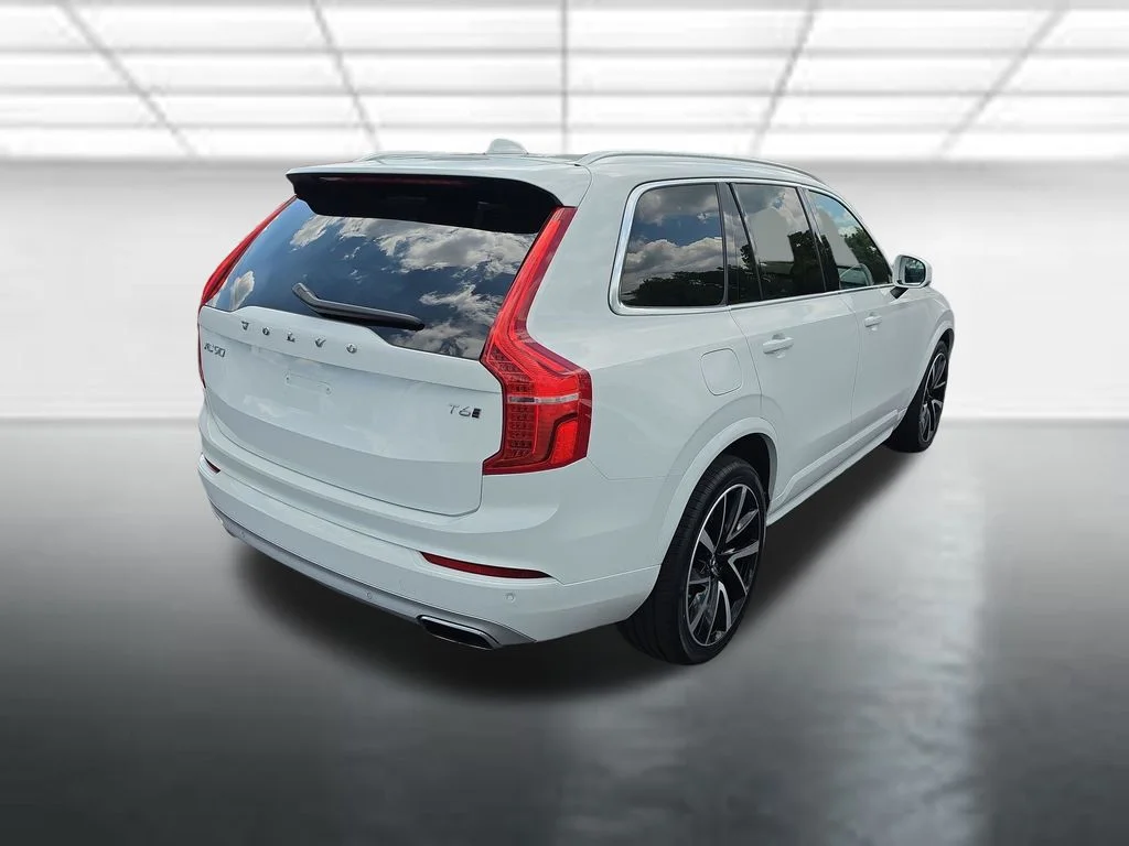 Used 2020 White Volvo T6 Momentum image 7