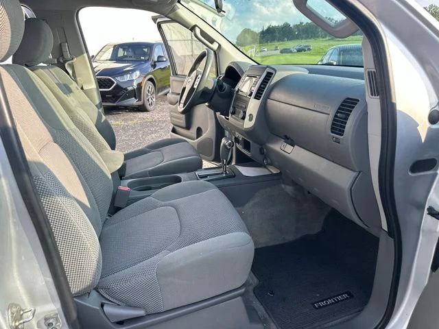 Used 2016 Silver Nissan SV image 10