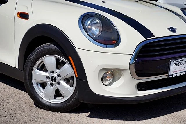 Used 2019 White MINI Classic image 3