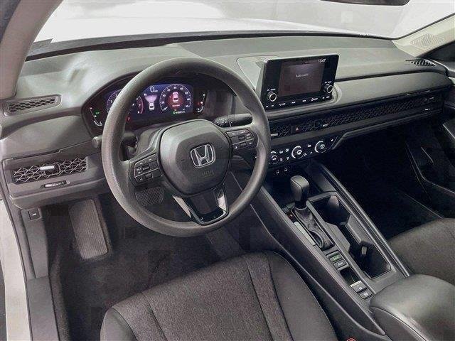 Used 2025 Platinum White Pearl Honda SE image 12