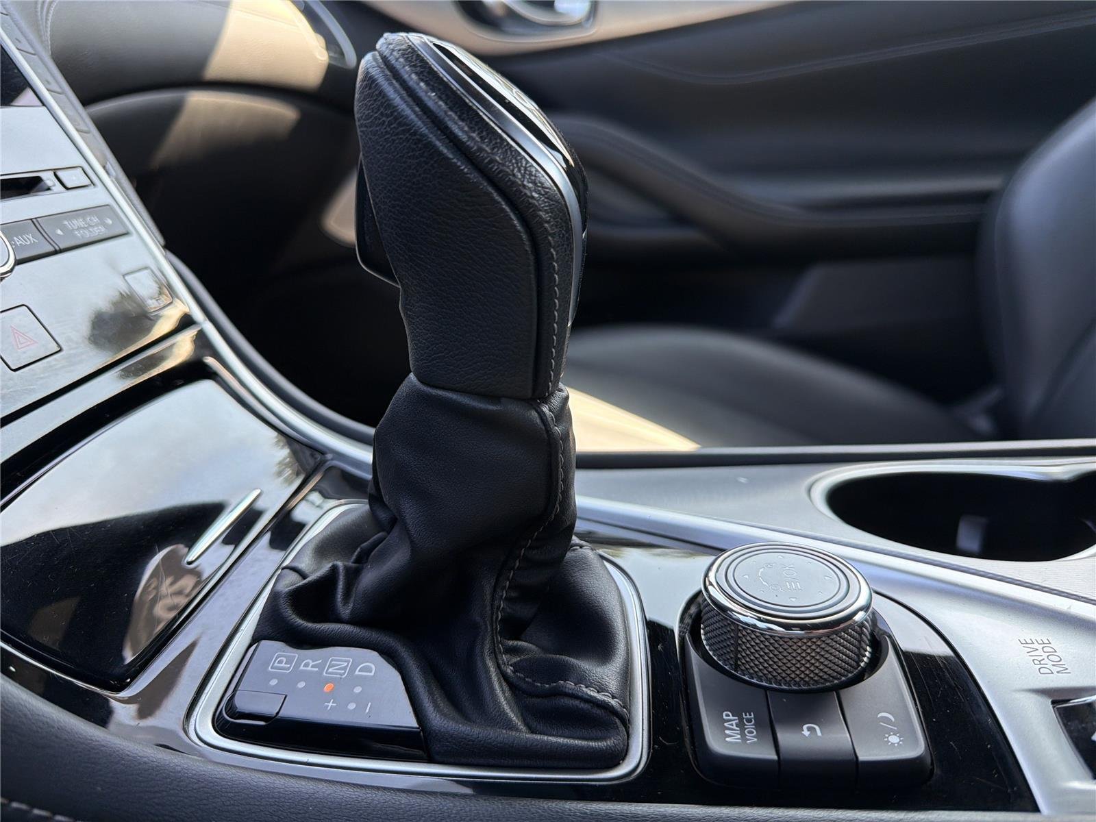 Used 2019 Black Obsidian INFINITI 3.0t LUXE image 10