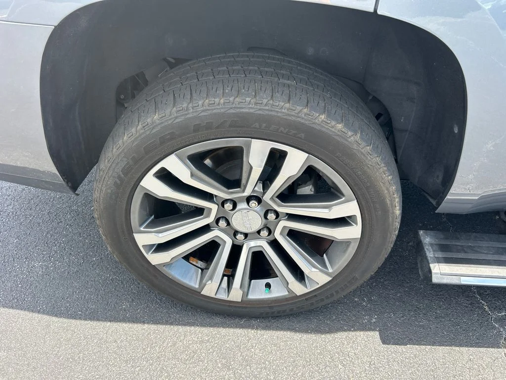 Used 2019 Gray GMC Denali image 17