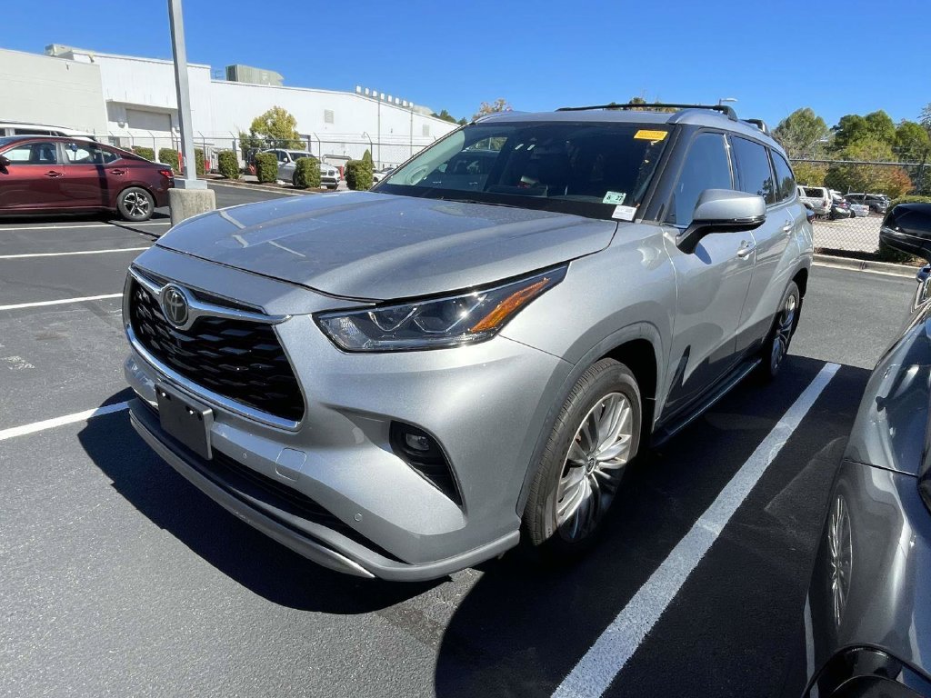 Used 2022 Silver Toyota Platinum image 4
