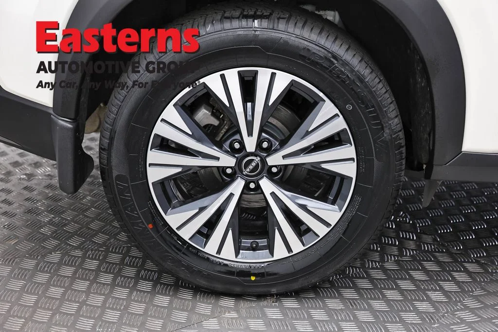 Used 2023 White Nissan SV image 31