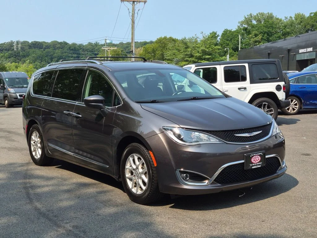Used 2020 Gray Chrysler Touring L image 1