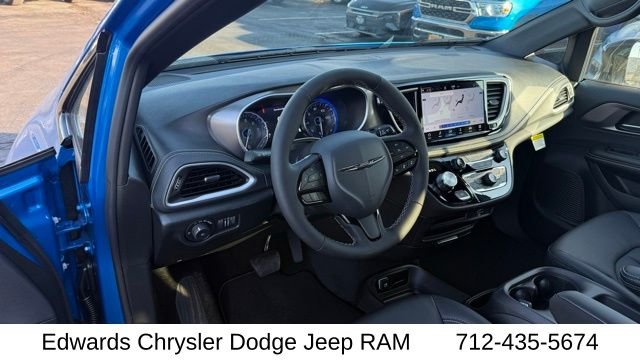 2026 Chrysler Pacifica Select - Photo 14