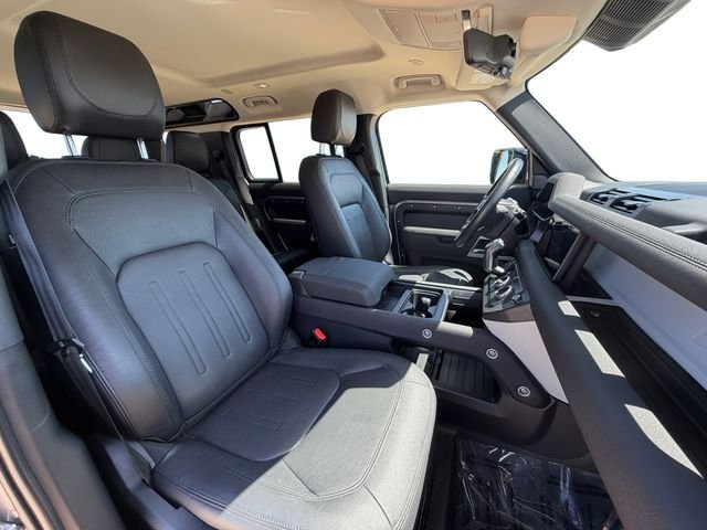 Used 2022 Eiger Grey Metallic Land Rover S image 16