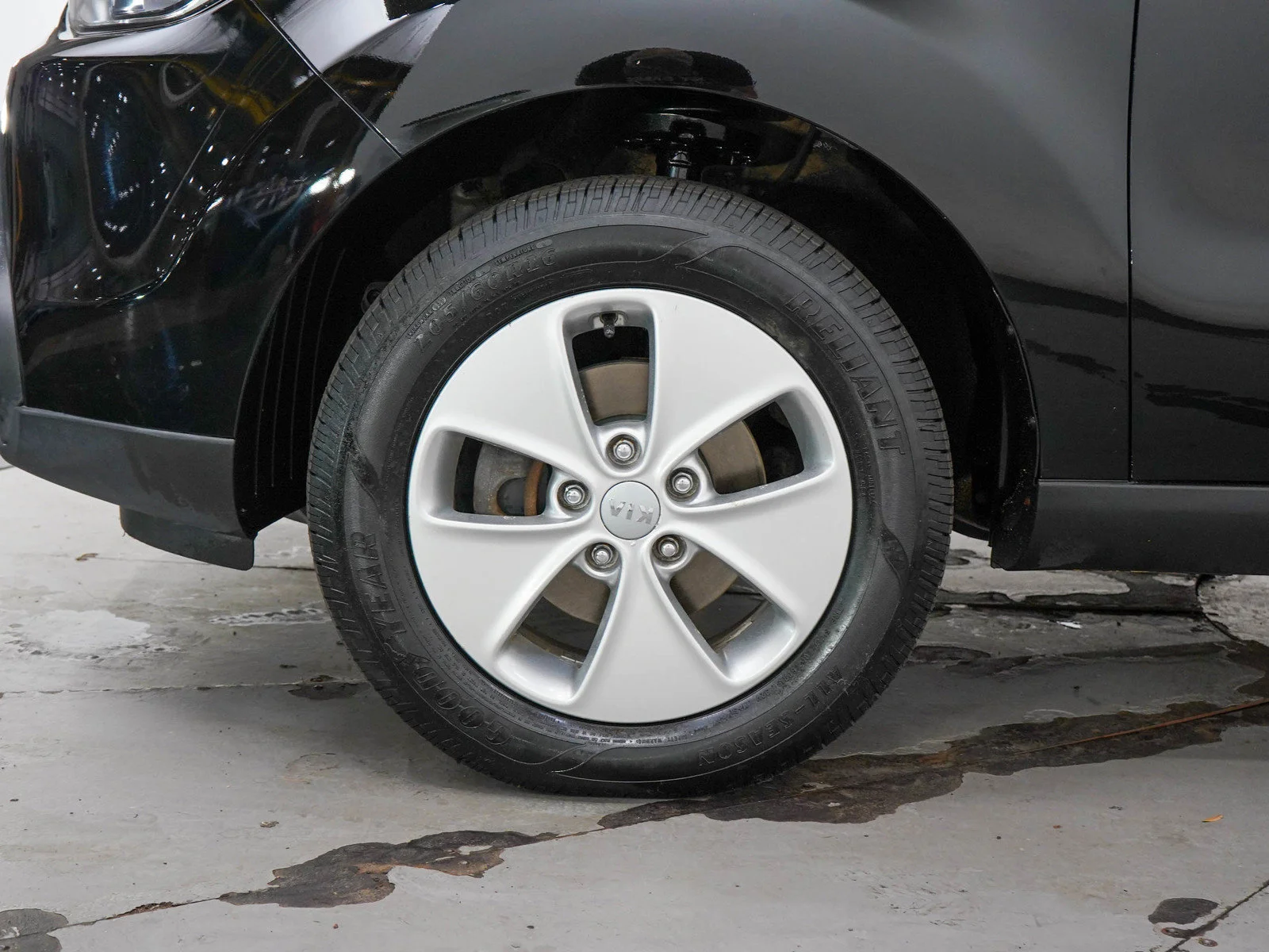 Used 2015 Shadow Black Kia  image 26