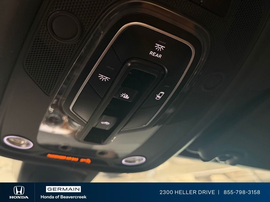 Used 2018 Porcelain Metallic Bentley W12 image 31
