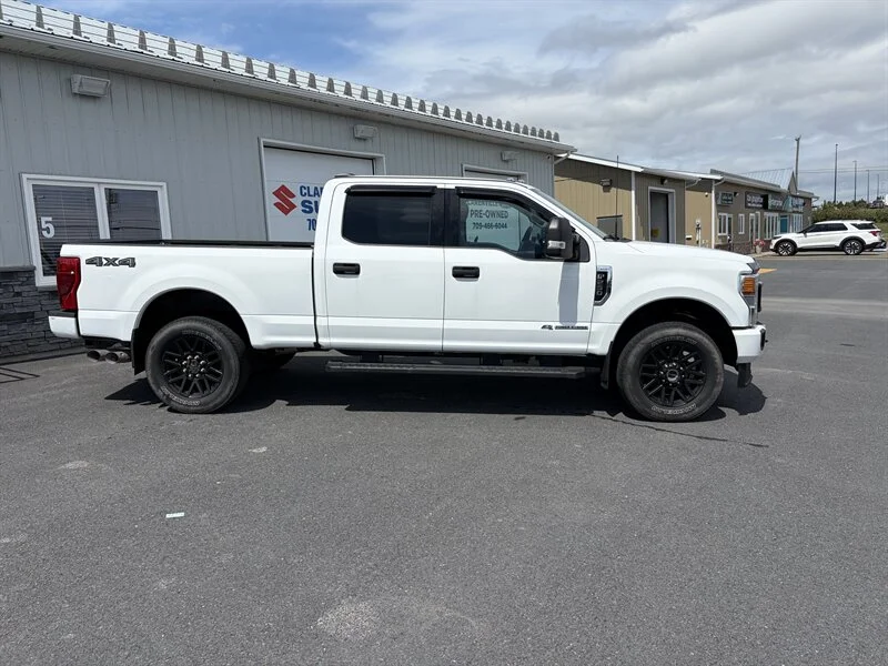 Used 2022 White Ford Super Duty XLT image 3