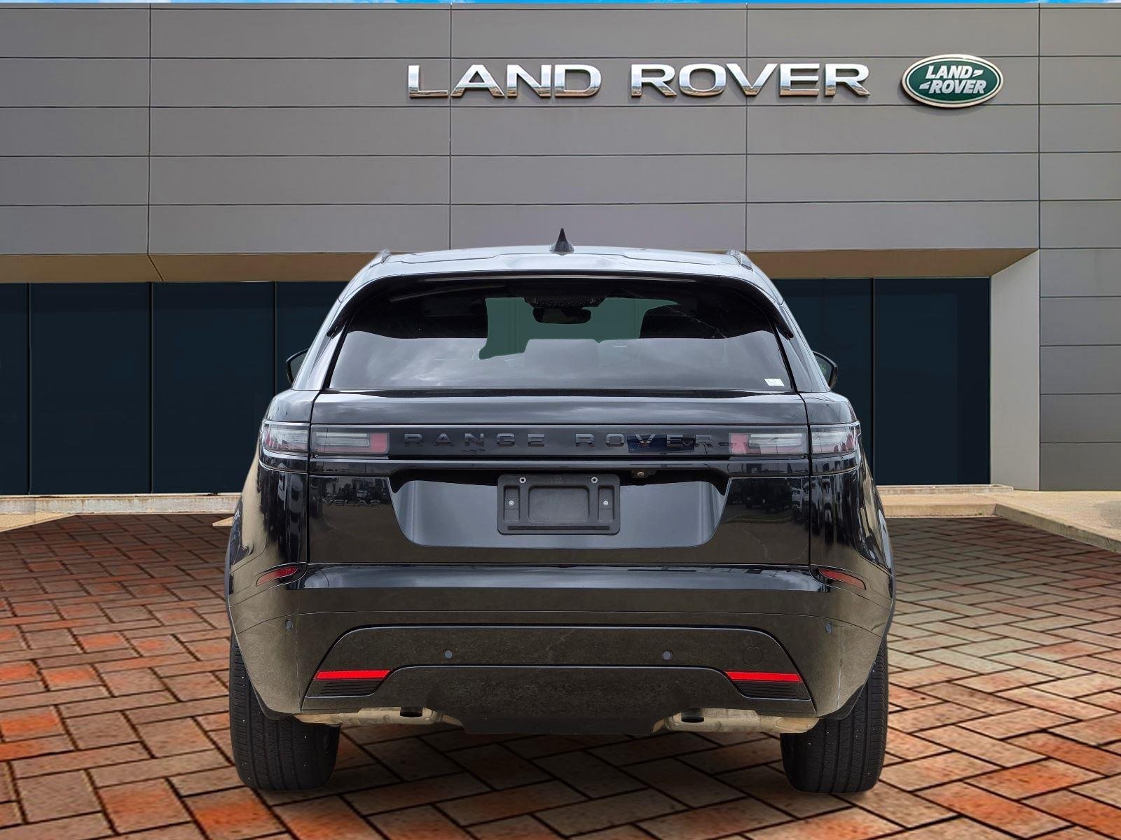 Used 2025 Santorini Black Metallic Land Rover Dynamic SE image 5