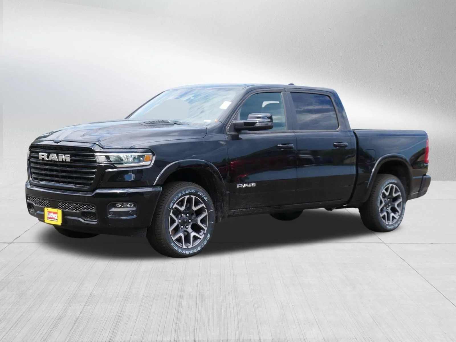 New 2026 Diamond Black Crystal Pearl-Coat Exterior Paint RAM Big Horn image 3