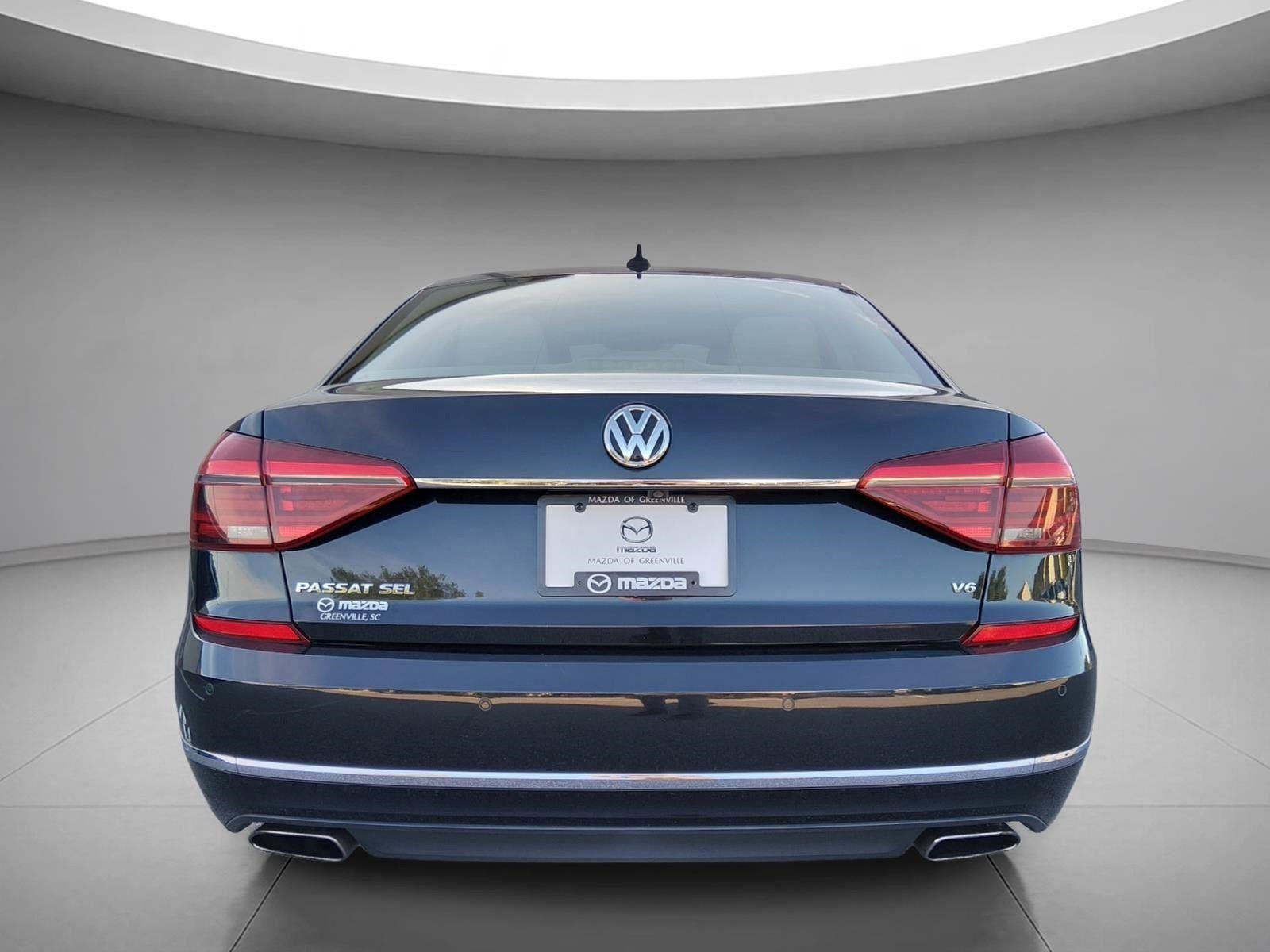 Used 2017 Deep Black Pearl Volkswagen V6 SEL Premium image 6