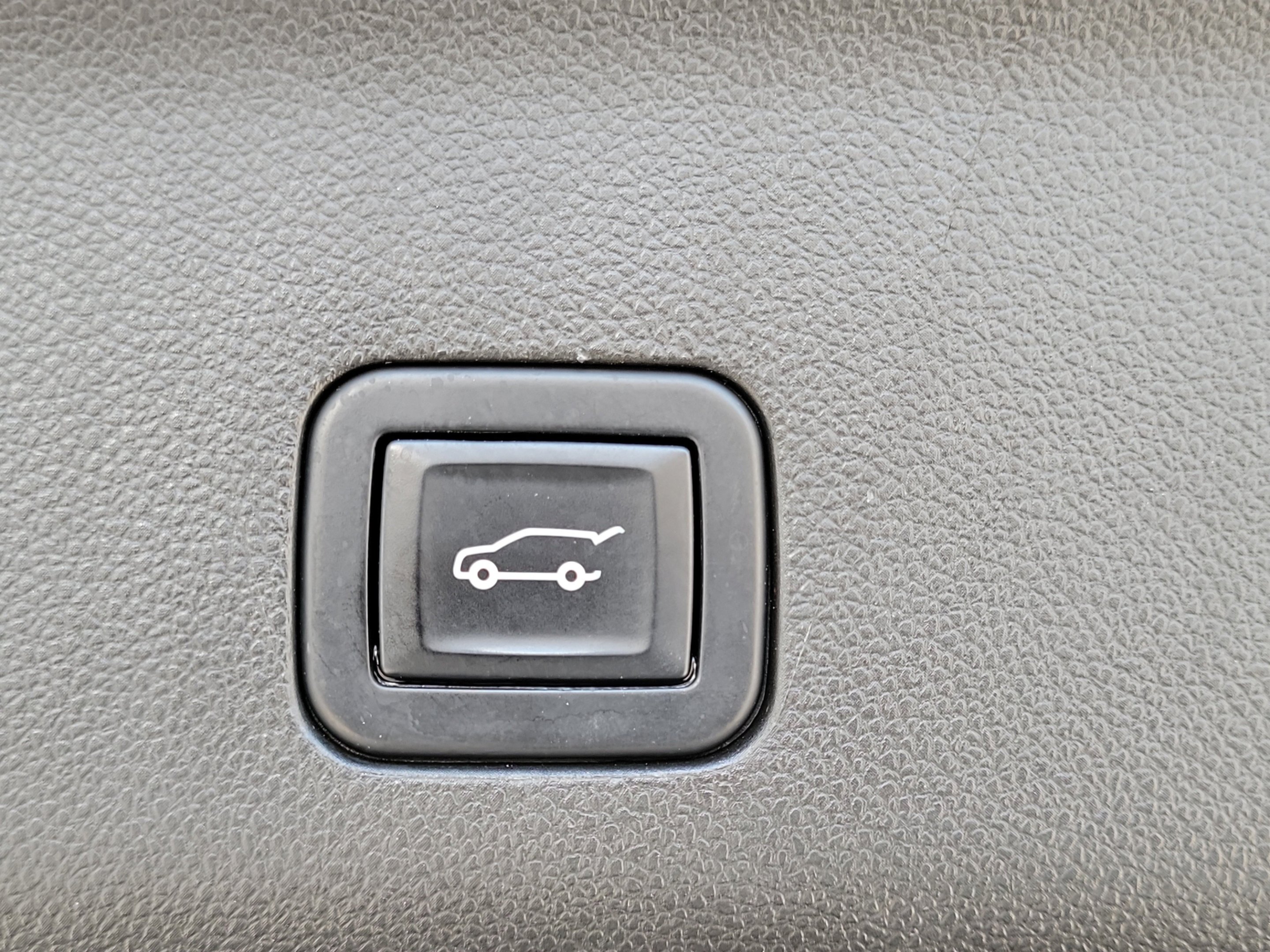 Used 2022 Black Raven Cadillac Sport image 9
