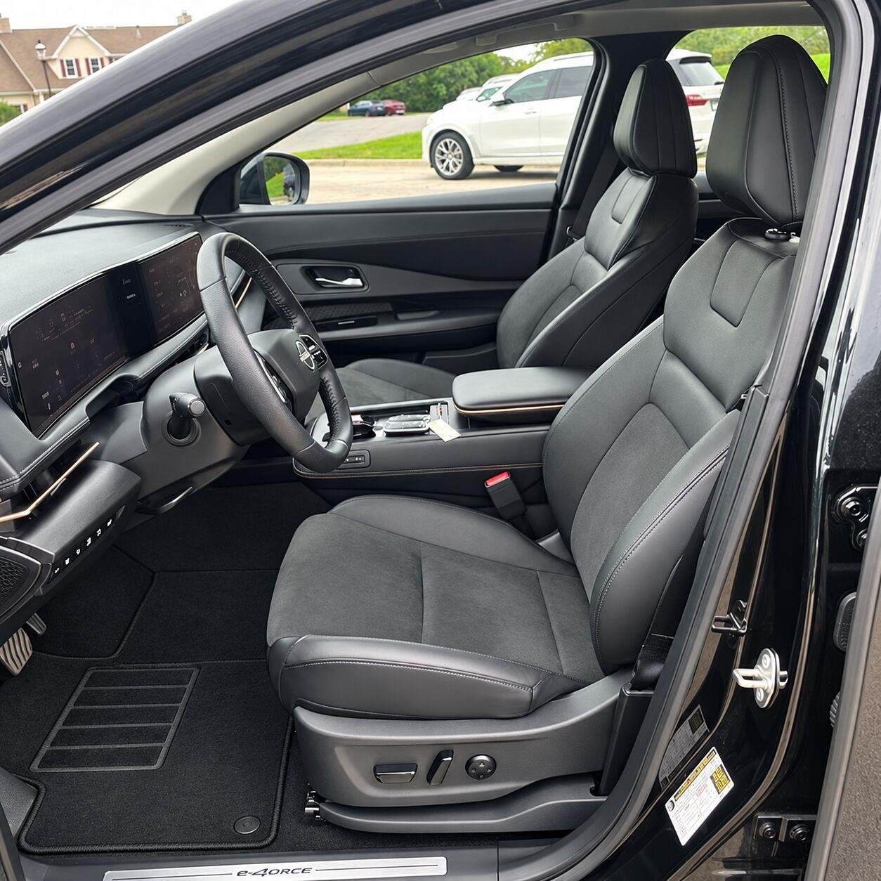 Used 2024 Northern Lights Metallic Nissan EVOLVE+ image 9