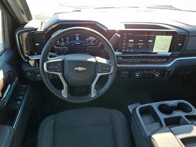 Used 2025 White Chevrolet LT image 11