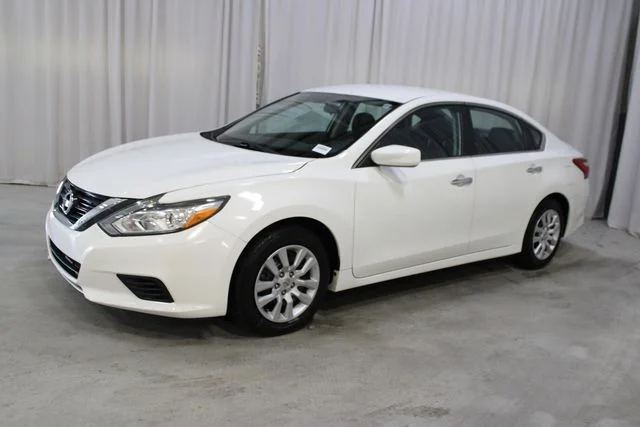 Used 2017 White Nissan 2.5 S image 24