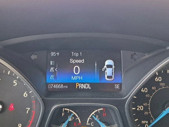 Used 2016 Silver Ford SE image 9
