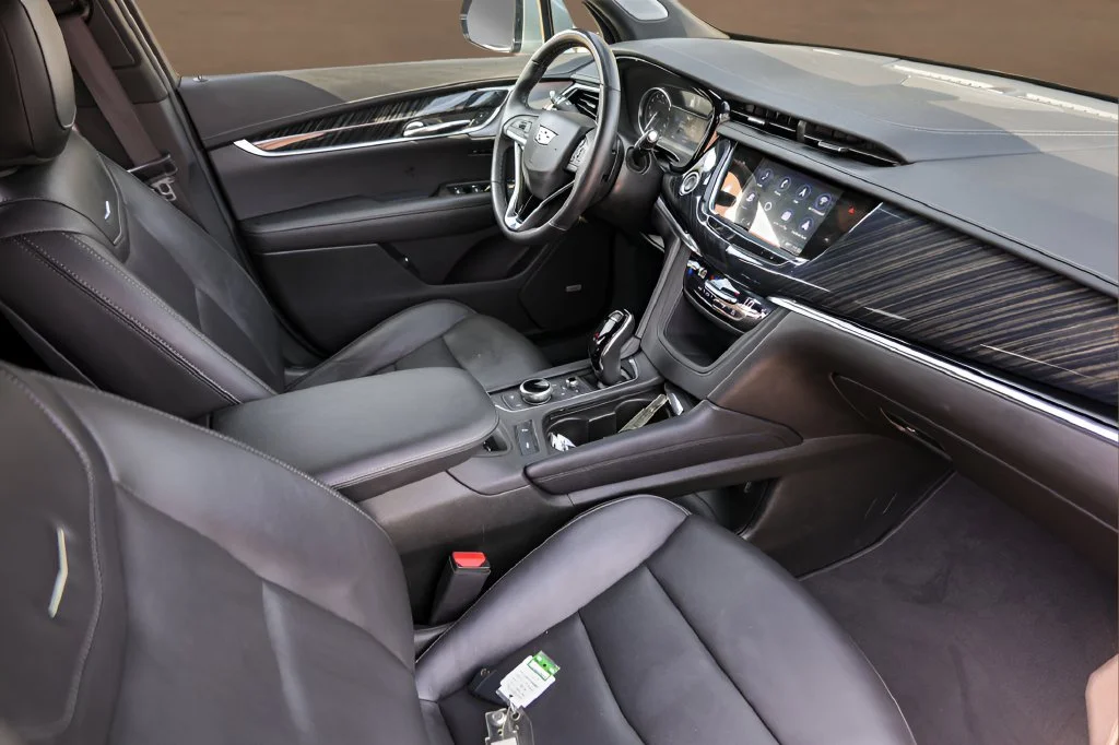 Used 2025 Silver Cadillac Premium Luxury image 32