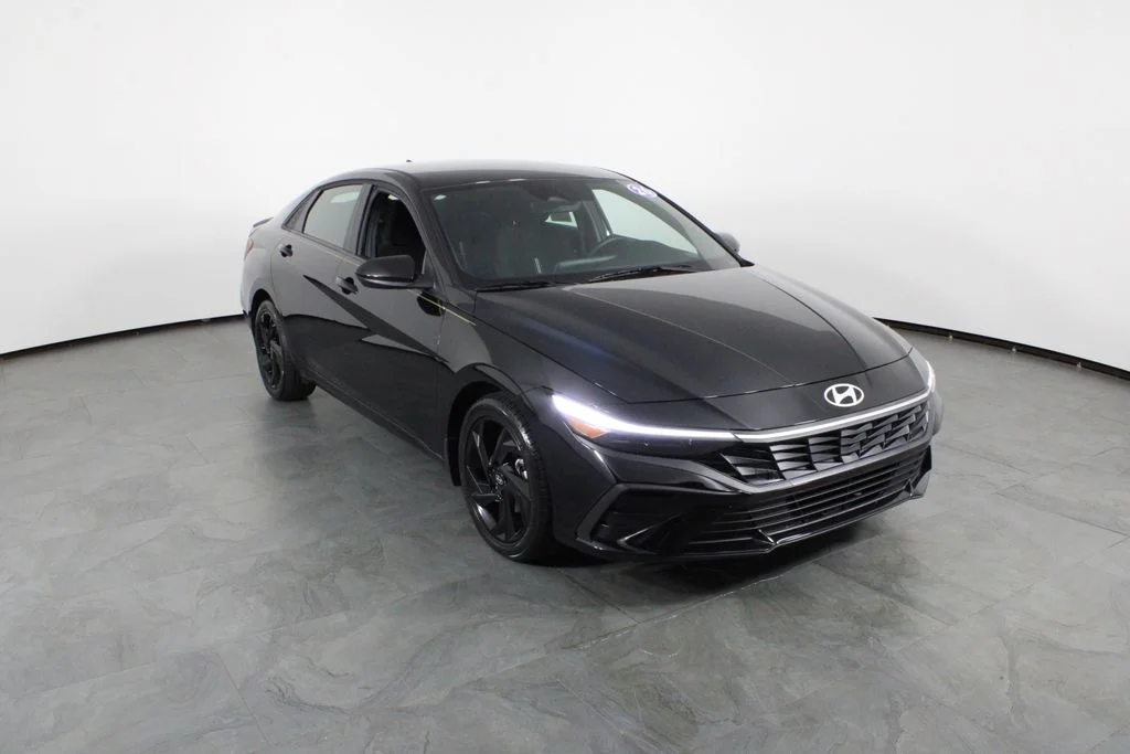 Used 2026 Black Hyundai SEL Sport image 4
