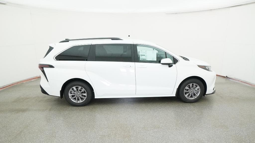New 2026 Ice Cap Toyota LE image 17