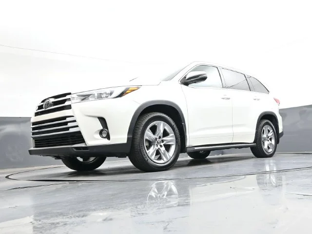 Used 2018 White Toyota Limited image 39