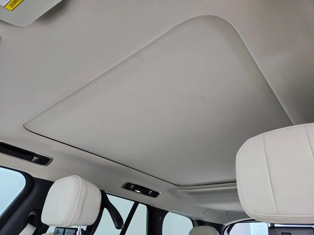 New 2026 Fuji White Land Rover SE image 11