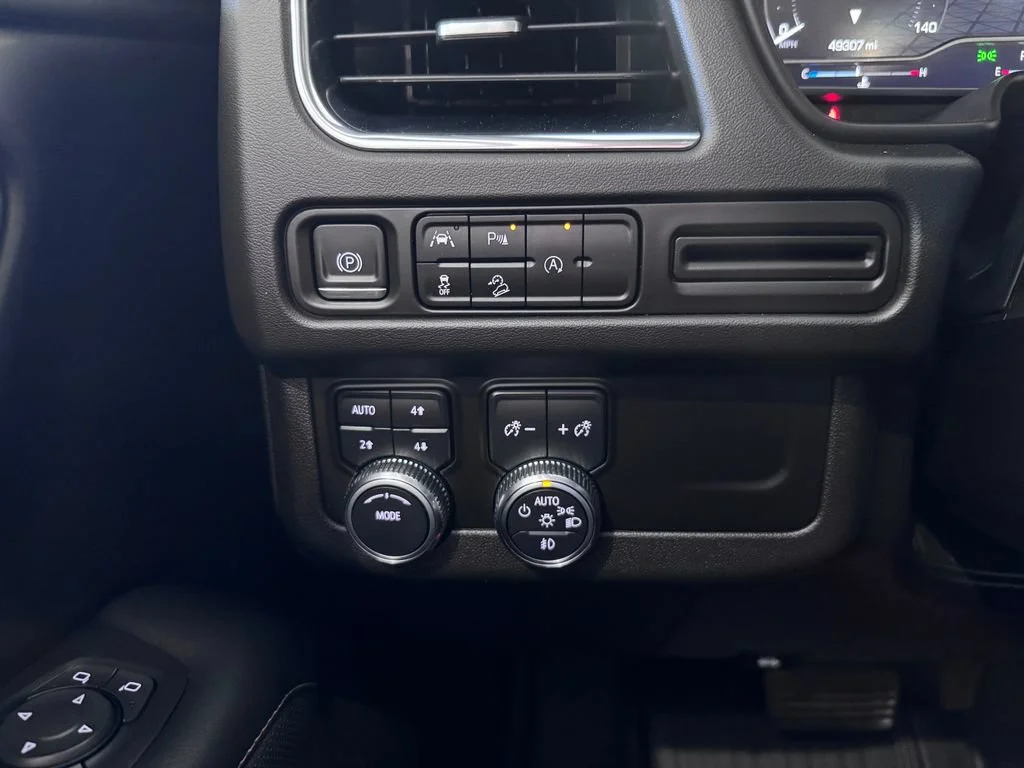 2023 GMC Yukon AT4 - Photo 29