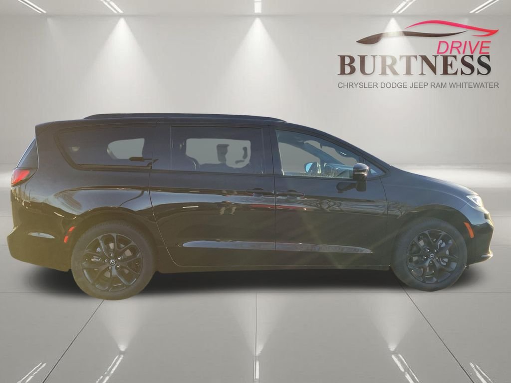 2026 Chrysler Pacifica Limited - Photo 9