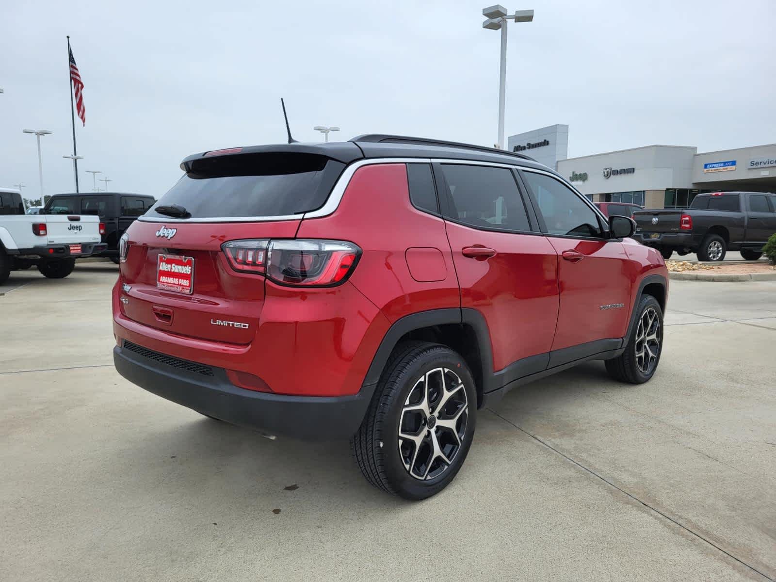 New 2026 Red Hot Pearl-Coat Exterior Paint Jeep Limited image 5