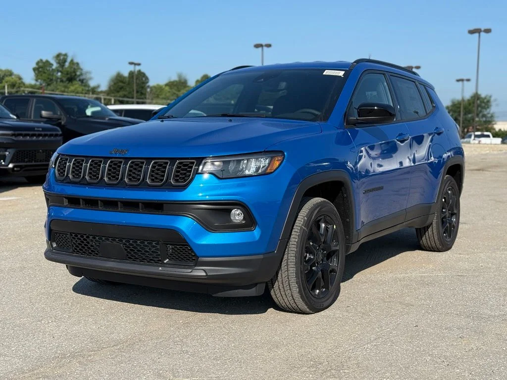 New 2026 Hydro Blue Pearl-Coat Exterior Paint Jeep Latitude image 2