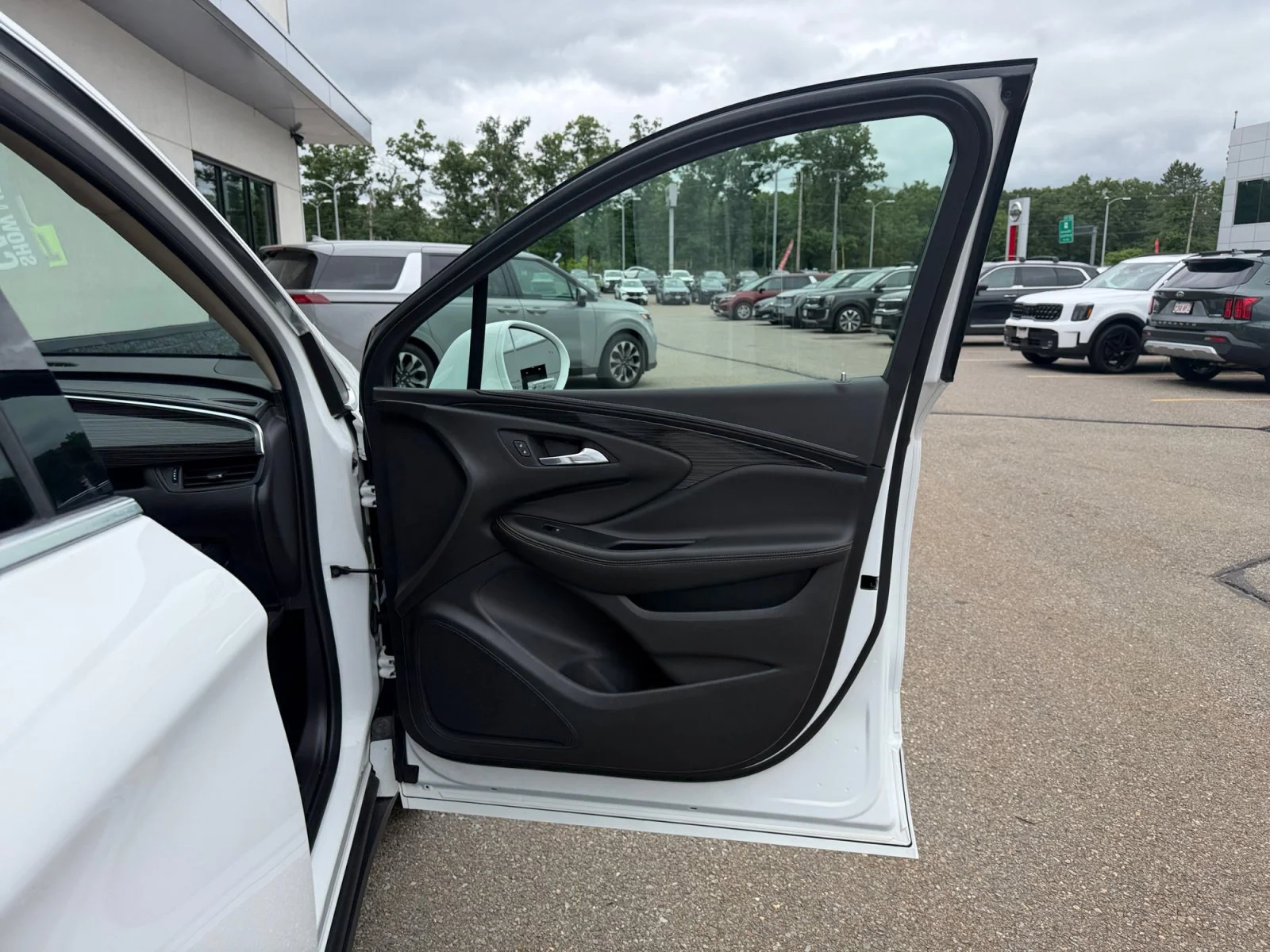Used 2017 Summit White Buick Essence image 30