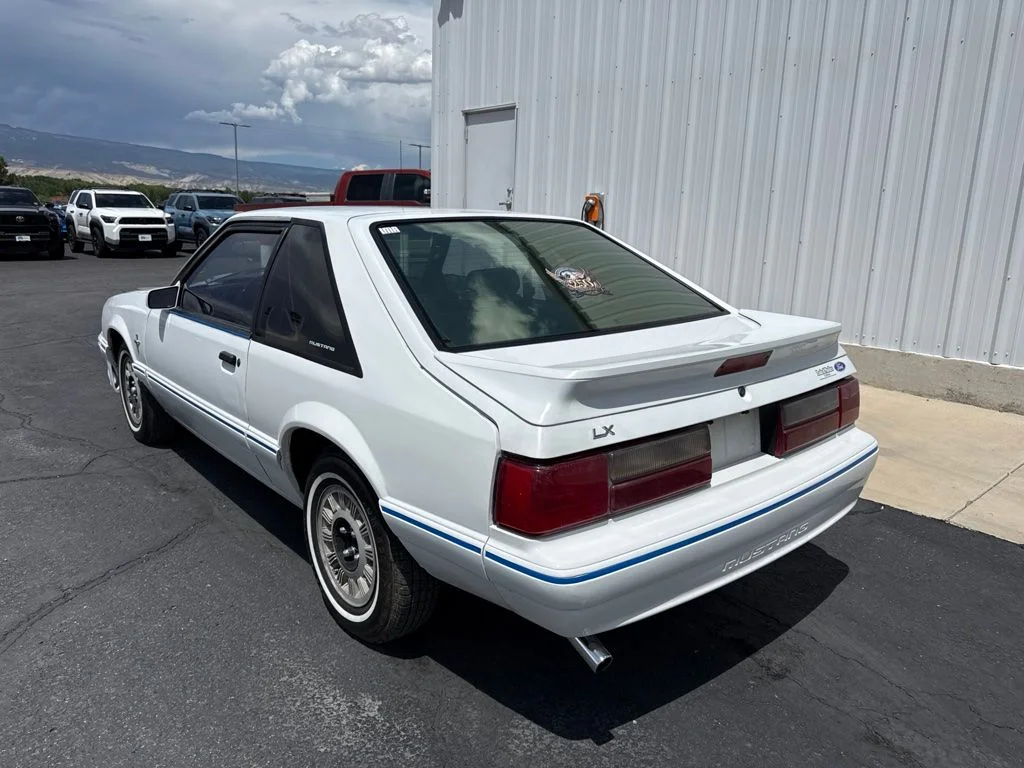 Used 1989 White Ford LX image 5